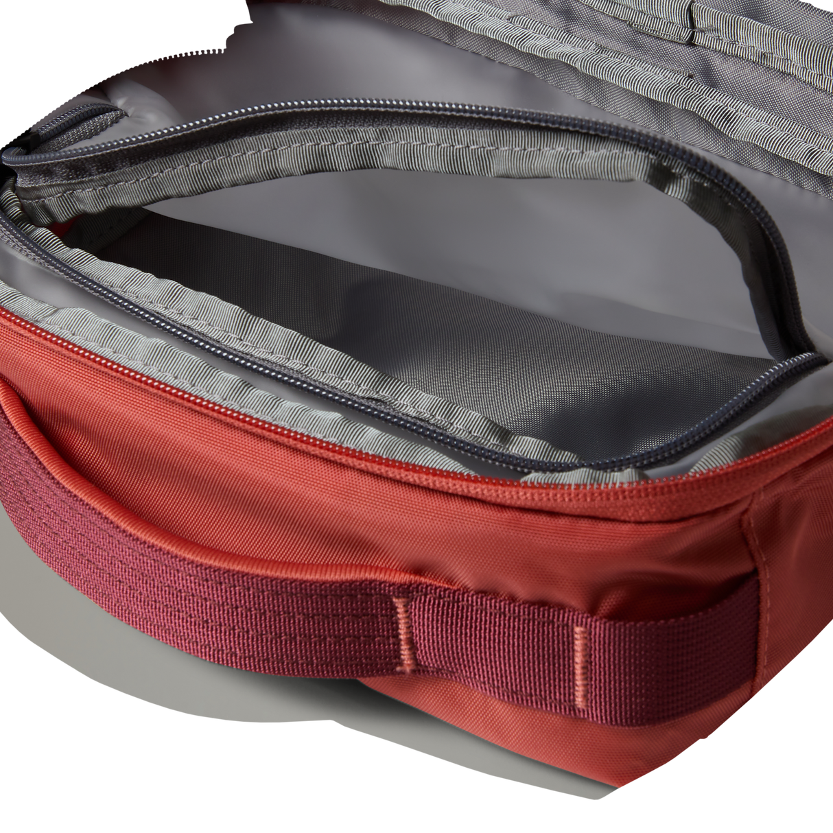 The North Face - Base Camp Voyager Toiletry Kit Base Camp - Mars Dust/Sumac - vista alternativa 3