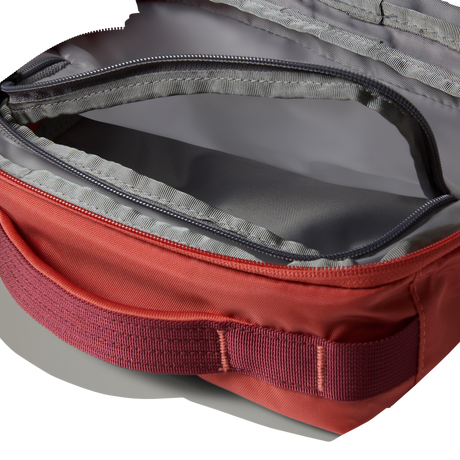 The North Face - Base Camp Voyager Toiletry Kit Base Camp - Mars Dust/Sumac - vista alternativa 3