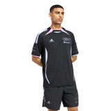 ADIDAS - Audi Revolut Formula One Team 2026 Teamgeist Authentic Driver Jersey - Uomo - Black - image 2