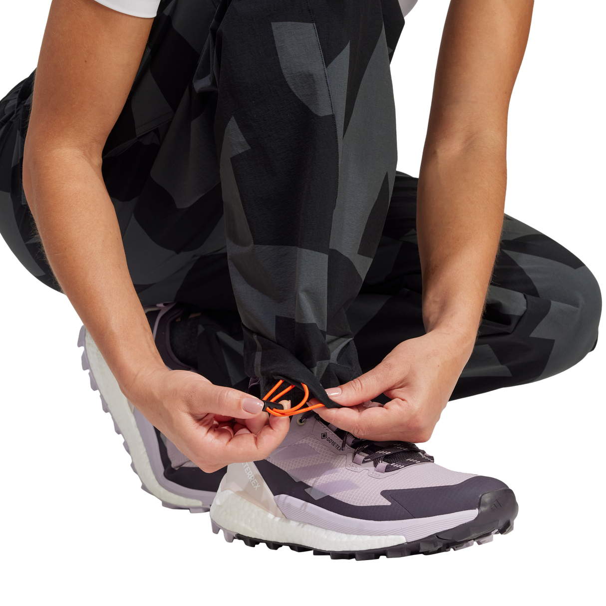 ADIDAS - Pantaloni TERREX Xploric Cargo Printed - Donna - Black - image 5