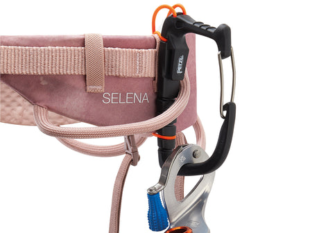 C055CA-SELENA-ROSE-focus-4