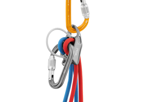 M038AA01-ATTACHE-SL-focus-4